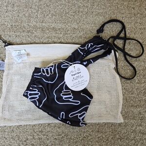 Black & White Patterned Shaka Sign Bikini Top with Mesh Bag by Of One Sea - XS
